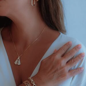 Brinco Argola Retangular 4 Coluna Cravejado Vazado